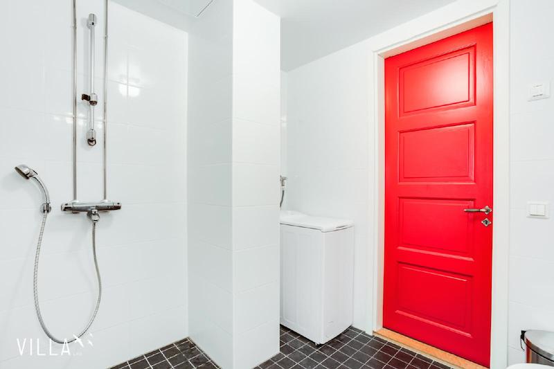moderni-kylpyhuone-punainen